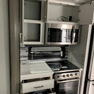 2021 Keystone Montana Kitchen