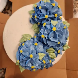 Custom hydrangea cake