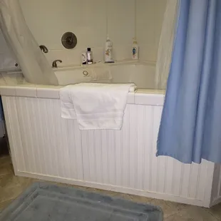 shower/jacuzzi tub. I dont recommend if you have knee/hip or just clumsy like me to get in.