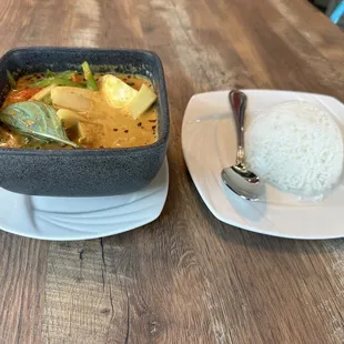 Red Curry with tofu. Very good!
