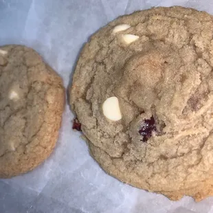 White macadamia cookie and cranberry Leblanc cookie