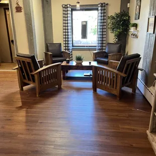 Sit in our comphy chairs and chat with friends