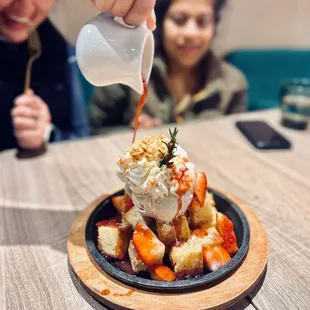 Strawberry hot pan toast