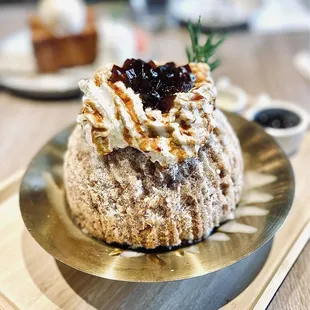 Every time we come, we have to get the Hong Kong shaved ice; it has just the perfect taste. Really recommended.