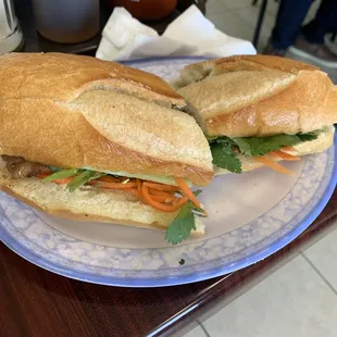 B2. Banh Mi Thit Nuong