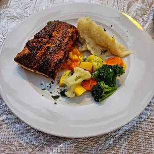 CHEFS BLACKENED MAHI MAHI sweet Potato Mash Vegetable Medley Yummylicious