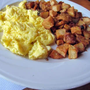 Scrambled eggs and seasoned potatoes.