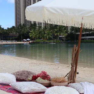 A relaxing setting on the Hilton Hawaiian Lagoon for a semi-private lei session. Visit www.adaywithakalei.com to learn how to create lei!
