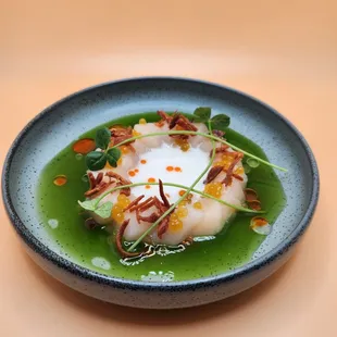 Vieiras Crudas con LEche de Almendras (Scallop Crudo with Almond Milk)
