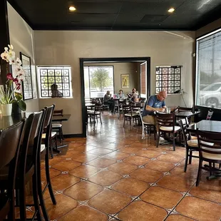 This shows the middle area where you can dine.