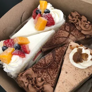 フルーツケーキ、チョコレートケーキ、モンブラン