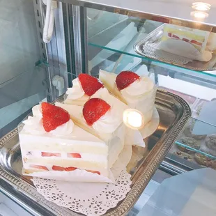 strawberry cake, super good!