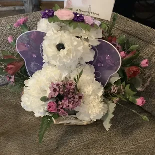 How beautiful of an arrangement delivered to me by Heavenly Florist to honor the passing of my 17 year oldLab Max from my daughter.