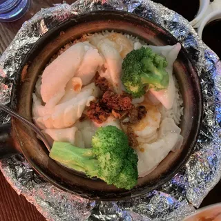 P13. Seafood with XO Sauce Rice Stone Pot