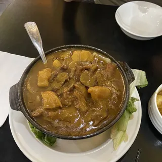 S2. Curry Beef Brisket in Stone Pot