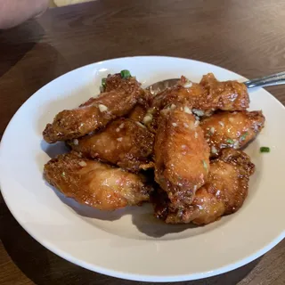 Crispy Chicken Wings in Honey Garlic Sauce