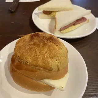 Pineapple Bun with Chilled Butter