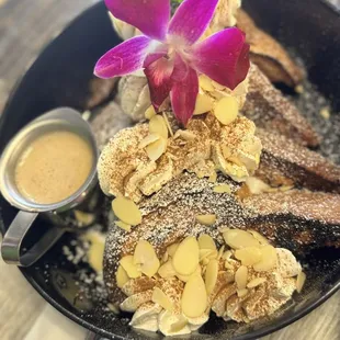 HORCHATA FRENCH TOAST estoy encantadisima este plato sin embargo estaban un poco quemados pero no afectan nada...