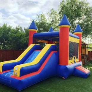 13 x 21 x 14

This Fun House offers a full bounce area and brings excitement with a full size slide! Perfect for any occasion!