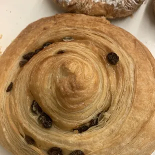 Raison custard croissant