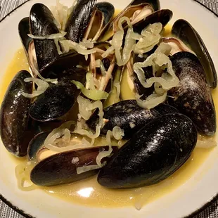 Crown Jewel Mussels - mussels, carrot curry broth, ginger, &amp; aji dulce peppers