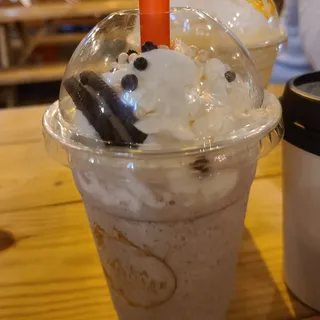 Buttercream Oreo Milkshake