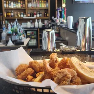 food, chicken wings and fried chicken