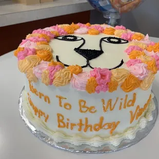 The beautiful cake.