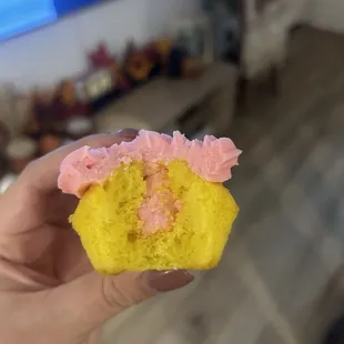 Lemon cake, vanilla frosting