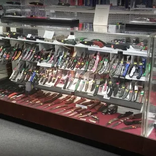A huge selection of knives, including switchblades, brands include Ka-Bar, Cold Steel, Spyderco, Boker, Kershaw, and many others.