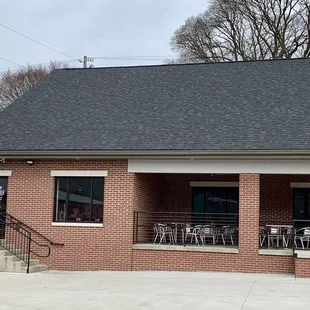 A Mano with picture of outdoor seating.