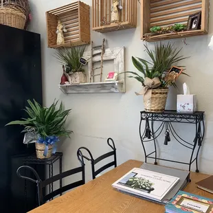 Gifts and table to talk at for large orders