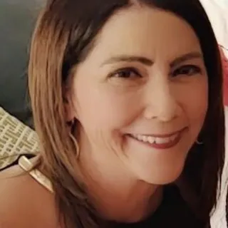 Lori R.