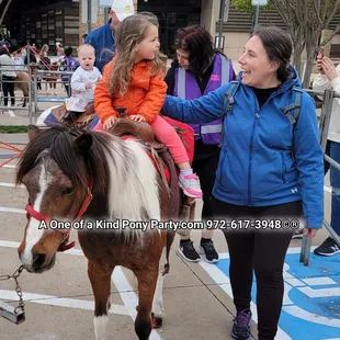 #A1ponyparty #ponycarousel #ponyparty #ponyride