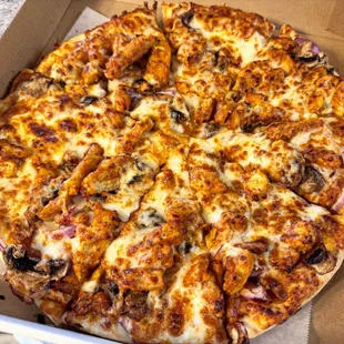 Medium Butter Chicken Pizza with mushrooms