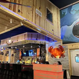 Opposite side of the restaurant with a full bar.