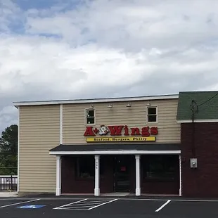 he outside of a restaurant