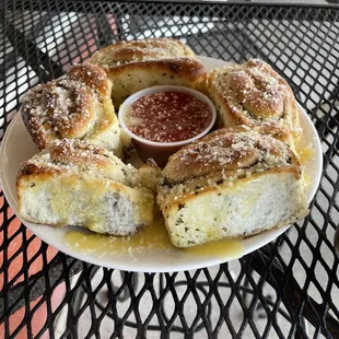 Garlic knots