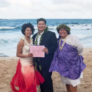 Wonderful beach wedding, amazing bouquet and awesome photography!