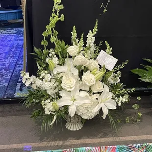 Sympathy bouquet: Clouds of Heaven, standard size