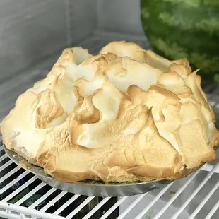 a lemon meringue pie