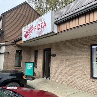 the outside of a pizza place