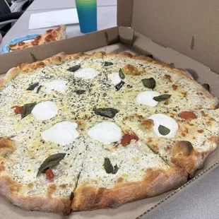 18" Traditional White Pie