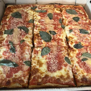 18" Round Sicilian Pizza