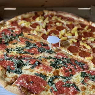 1/2 asony margarita 1/2 pepperoni pineapple