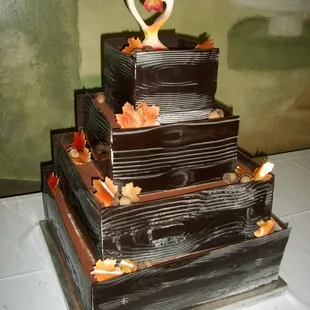 Wood grain cake, perfect for fall weddings