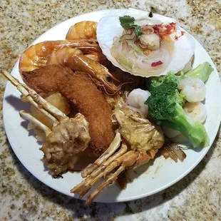 Yum plate: Crabs, Shrimps, bean thread noodle with small scallop, and broccoli stir fried shrimp.
