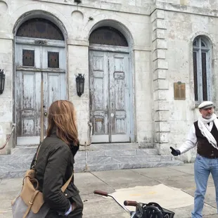 Tour guide Keith giving his wonderful historical spiel at St Roch Cemetery