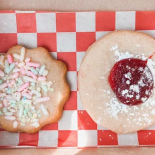 Butter cookie with sprinkles and thumbprint cookie