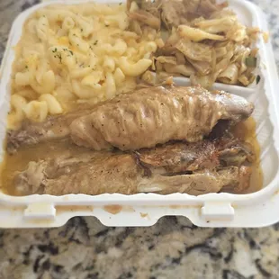 Turkey wings, mac n cheese, fried cabbage